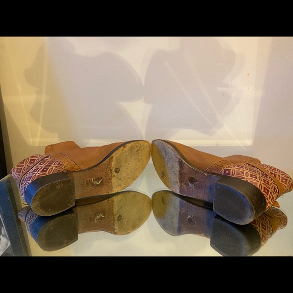 Jasper & Jeera (Anthro) Caravan Tile Ankle Booties - Picture 5 of 7